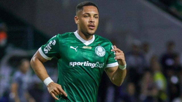 Manchester United monitoring Vitor Roque