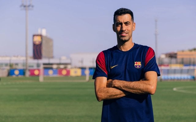 Busquets takes first steps towards coaching at FC Barcelona
