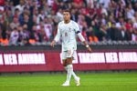 Mbappé continues recovery from knee injury